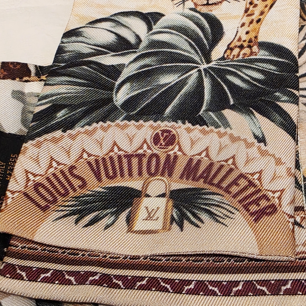 Authentic Louis Vuitton Voyage Extraordinaire Bandeau Tropical Print - Picture 12 of 16